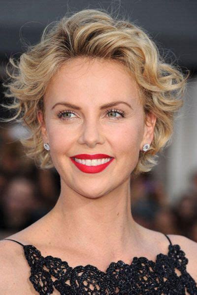 18 Best Curly Haircuts To Flatter Oval Faces Oval Face Hairstyles