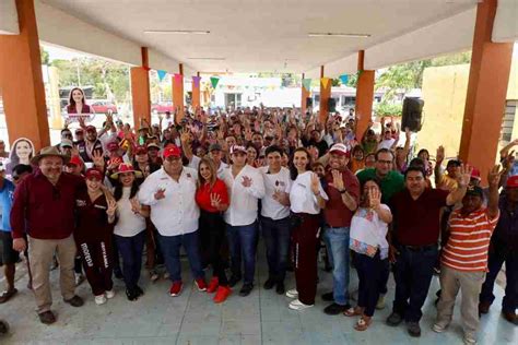 EN KOMCHÉN EQUIPO DE HUACHO DÍAZ MENA Y MILITANTES DE MORENA SE REÚNEN