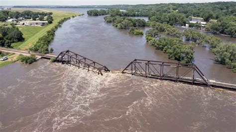 Severe Weather More Rain Possible In Deluged Midwest As Flooding Kills