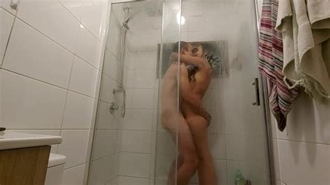 Sexo Apasionado En La Ducha Latina