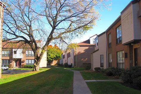 Parkwood Apartments - 38 High St | East Haven, CT for Rent | Rent.