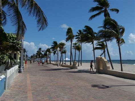 Hollywood Beach, South Florida Biking. E-Z Map, 15+ Photos.