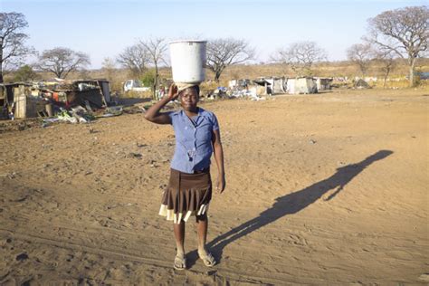 Illegal Residents Of Zimbabwean Slum Faced With Two Bad Choices Amid Water Shortage