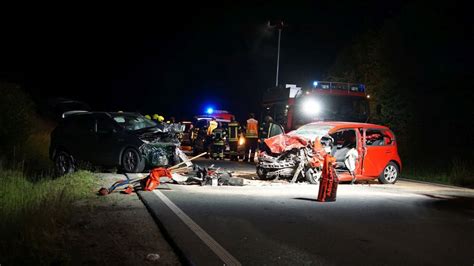 Unfall Mit Drei Autos Auf B J Hrige Stirbt Bei Grebenstein