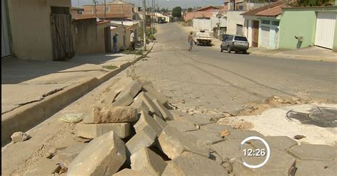 G1 Moradores reclamam de atraso de obras no Santa Luzia em Guará