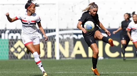 Tamires Fala Sobre O Futebol Feminino E A Torcida Para Que O Brasil