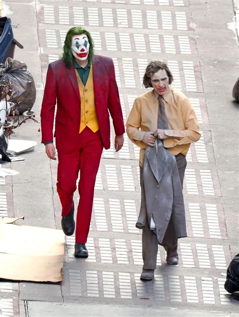 Joker 2 Arthur Fleck e Coringa são pessoas diferentes em foto de set