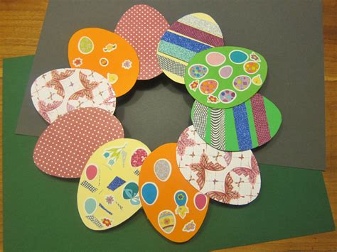 Paper Easter Egg Wreath - BestOutOfWaste