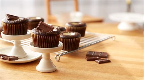 Hersheys Chocolate Bar Filled Chocolate Cupcakes Recipe Recipes