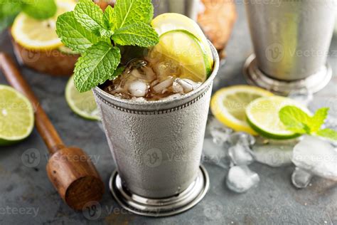 Classic Mint Julep Cocktail 15761769 Stock Photo At Vecteezy