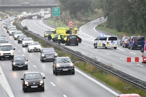 Voldsomt trafikuheld ved Odense politi og redningsmandskab på stedet