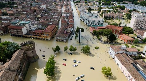 Las Inundaciones En Italia Dejan Ya 14 Muertos Con Zonas Aisladas Sin