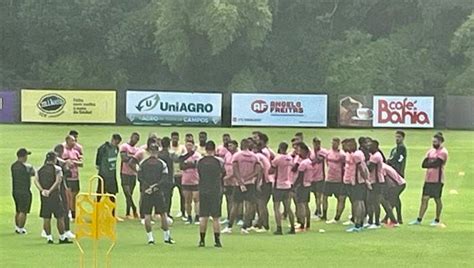 Vitória faz último treino em Salvador antes da viagem para Ilhéus