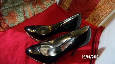 Guess BLACK FAUX Patent LEATHER PUMPS Snakeskin High Gem