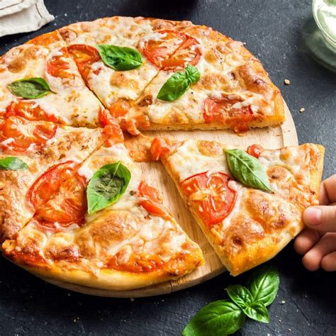 Best Cheese For Pizza 11 Perfect Types Insanely Good