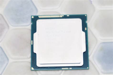 【目立った傷や汚れなし】∠動作確認済み Pcパーツ｜パソコン用 Cpu Fclga1150｜intel インテル Core I5 4590