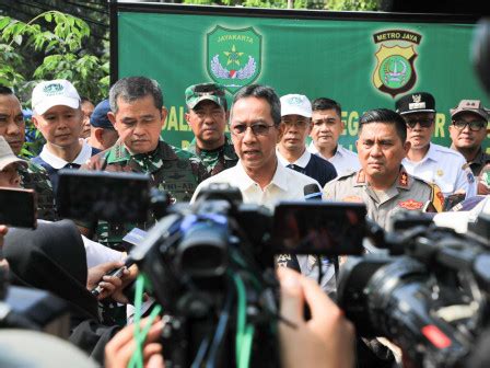 Pj Gubernur Heru Dan KSAD Ajak Masyarakat Jaga Kebersihan Saluran Air