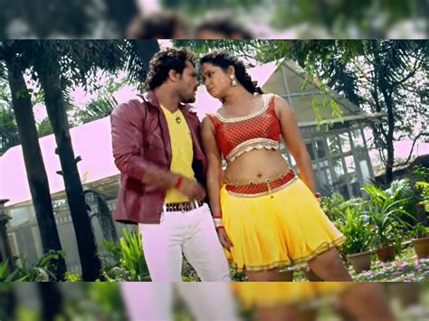 Watch Khesari Lal Kajal Raghwani Bhojpuri Song Pyar Ke Mausam खेसारी लाल ने काजल राघवानी से कहा