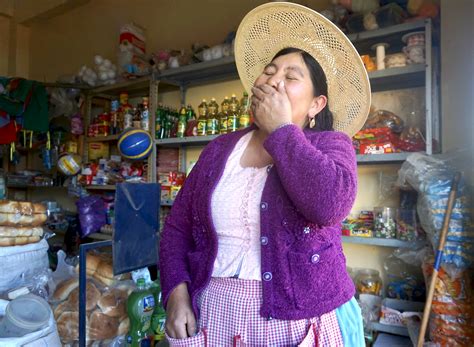 Moda de las Cholitas – The Isis