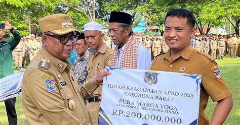 Pemkab Mubar Serahkan Dana Hibah Rp2 2 Miliar Untuk Rumah Ibadah Dan