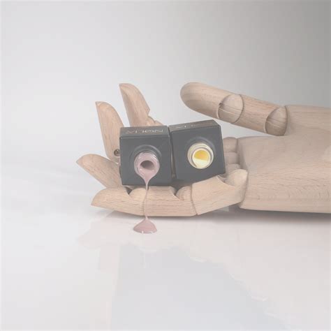 Oje Semipermanente – Culori Strălucitoare și Rezistente