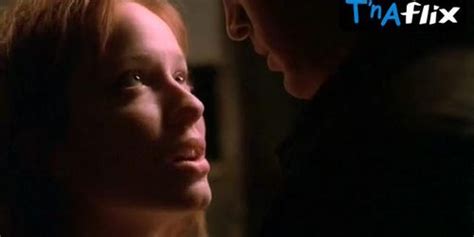 Hannah Einbinder Lesbian Scene In Hacks Christina Hendricks Tnaflix