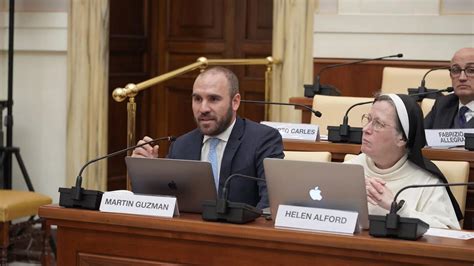 Durante Una Exposición En El Vaticano Martín Guzmán Criticó La