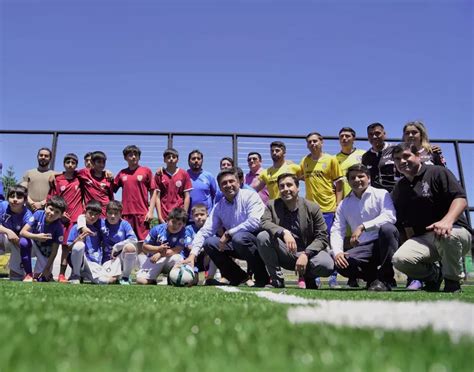 Inauguran cancha de pasto sintético en población de Loncoche