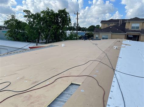 Tpo Installation Process Metal Retrofit Hhh Roofing Construction