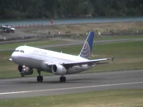 United Airlines Airbus A320 232 N469UA Takes Off From PDX YouTube