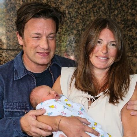 Jamie and Jools Oliver reveal their newborn son's name en 2024