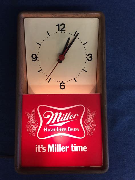 Miller High Life Light Up Beer Clock Miller Time Etsy Beer Clock Clock Light Up