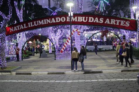 Natal Iluminado terá luzes acesas dia 2 de dezembro em Embu das Artes