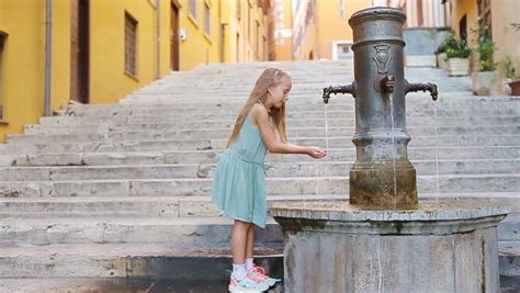 Il Nasoni: Fresh Water from Roman "Big Nose" Fountains - GRAND VOYAGE ITALY