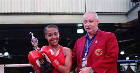 La R Unionnaise Lisiane Payet Sacr E Championne Du Monde De Boxe Tha