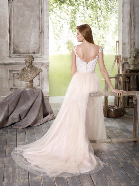 Brautkleider Fara Sposa bei Adornia Brautmode für Bräute aus Siegburg