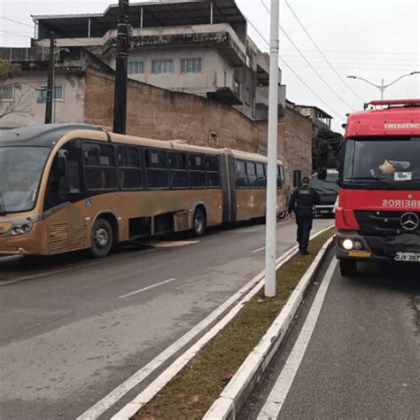 Princípio de incêndio em ônibus causa lentidão em Florianópolis