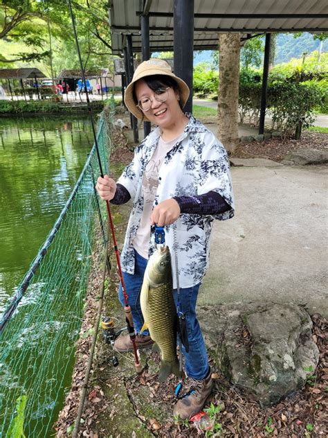 尼德霍格少主 On Twitter 生日旅遊 釣魚篇 本來主要是要去苗栗的某個野溪釣魚，我釣一個烙賽，但女朋友有釣到 隔天直接在民宿的