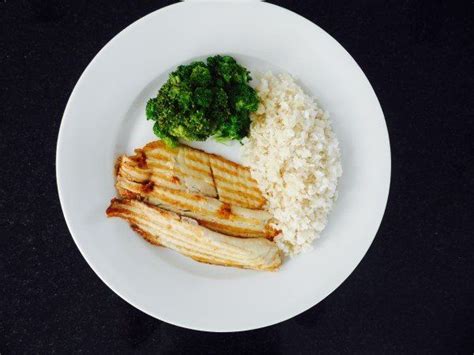 File De Frango Em Tiras Arroz Integral Com Brócolis Vipfood