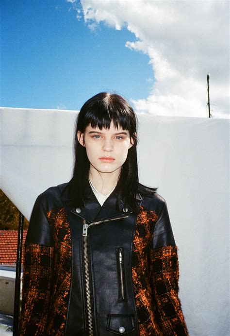 Meet Hannah Elyse Sydneys Straight Edge Louis Vuitton Muse I D