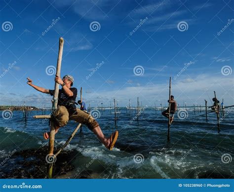 Pescadores Tradicionales En Sri Lanka Imagen Editorial Imagen De Isla