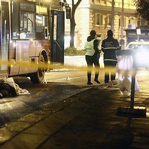 Roma Incidente In Piazza Risorgimento Un Autobus Travolge E Uccide Un