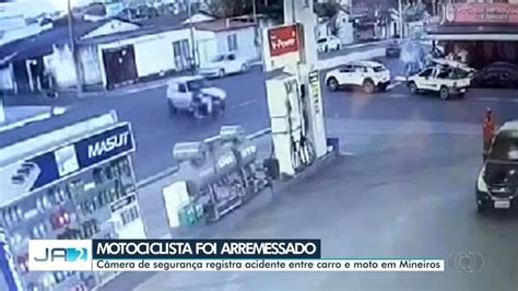 Motociclista Bate Em Carro Arremessado E Atinge Outro Ve Culo