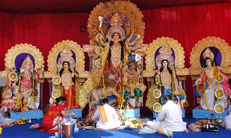 The Perfect Emotions Of Bongs During Durga Puja