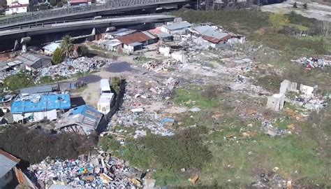 Scampia Il Campo Rom Usato Da Aziende E Privati Per Far Sparire I