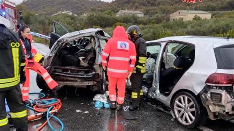 Incidente Brasimato Crotone Morti Piero Riolo Di Anni E Lorenza