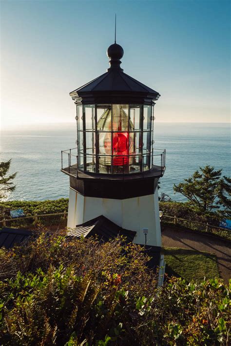 11 Incredible Oregon Lighthouses You Need To Visit - The Mandagies