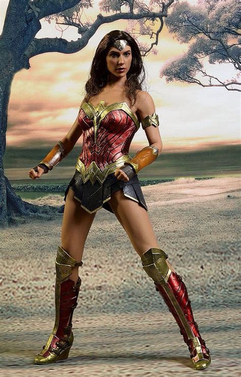 Gal Gadot | Wonder woman costume, Wonder woman, Wonder woman comic