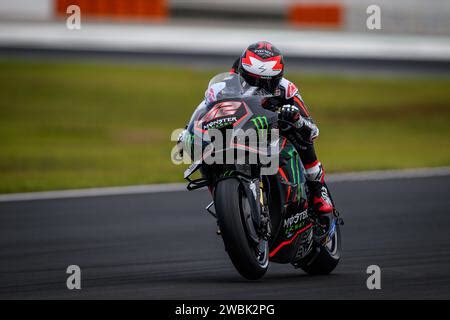 Piloto español de MotoGP nr 42 Alex Rins entrenando en el Test 2024 en