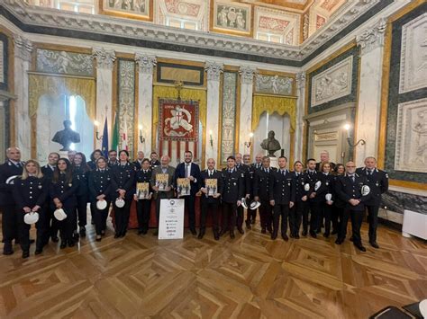 Calendario Della Polizia Locale Il Ricavato Al Gaslini